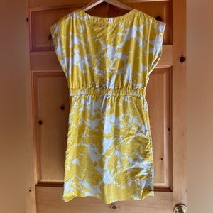 Women’s Short-Sleeved Cinched Mini Dress